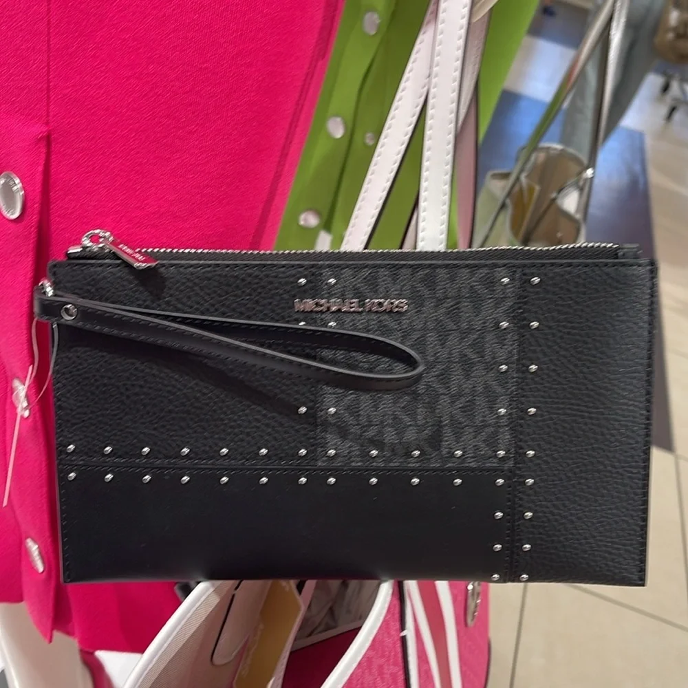 Michael Kors Jet Set Travel Lg Studded Patchwork and Sign Logo Wristlet Black